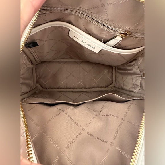 🛑SOLD🛑 Michael Kors Abbey Red/Pink Medium Quilted - Picture 8 of 9